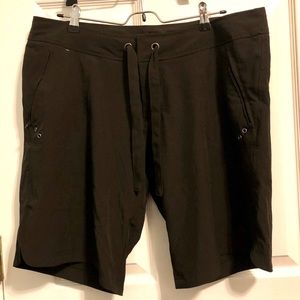 Bermuda Active Shorts
